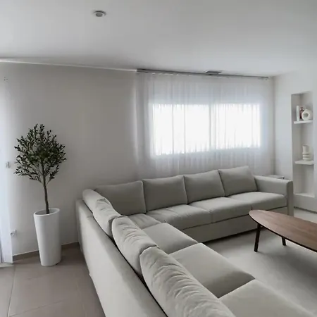 Villa 4 *